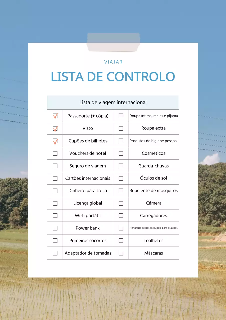 Uma simples agenda azul e preta com uma lista de verificação para a embalagem internacional