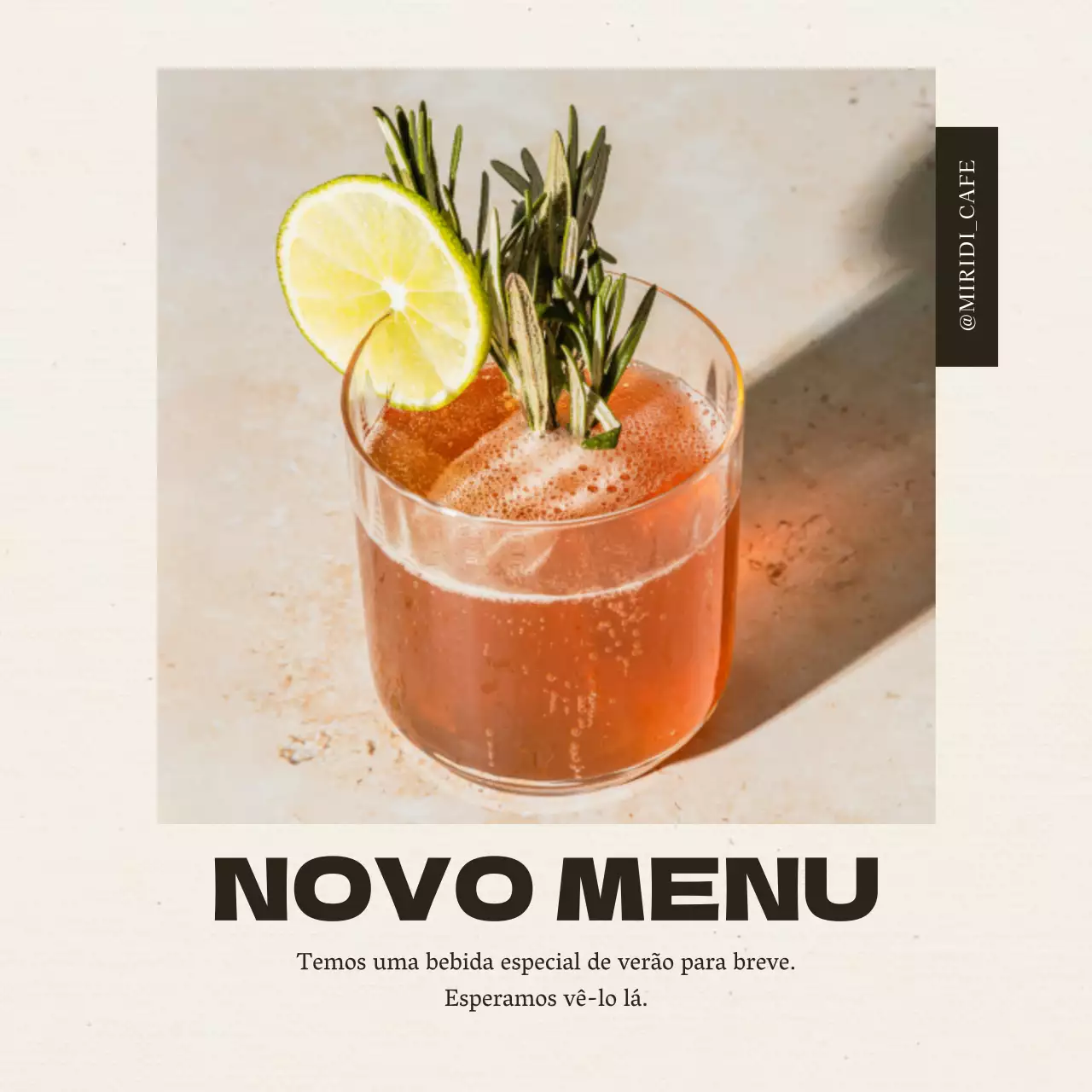 Um café-restaurante simples em bege e branco com um menu de verão limitado.