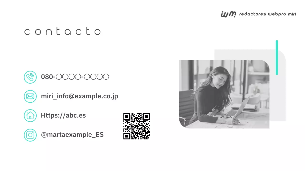 Una sencilla cartera de escritor autónomo en blanco