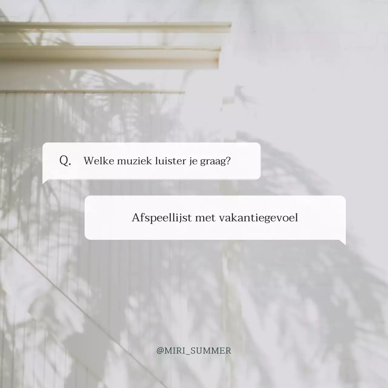 Een moderne vraagbaak in ivoor en wit