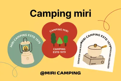 Camping met verschillende vormen en handgetekende kampeerafbeeldingen