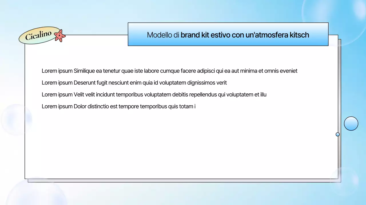 Uno slip estivo kitsch di marca in blu