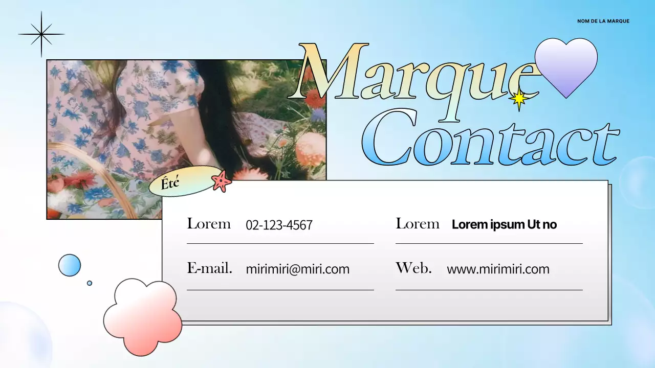 Un slip de marque kitsch en bleu pour l'été