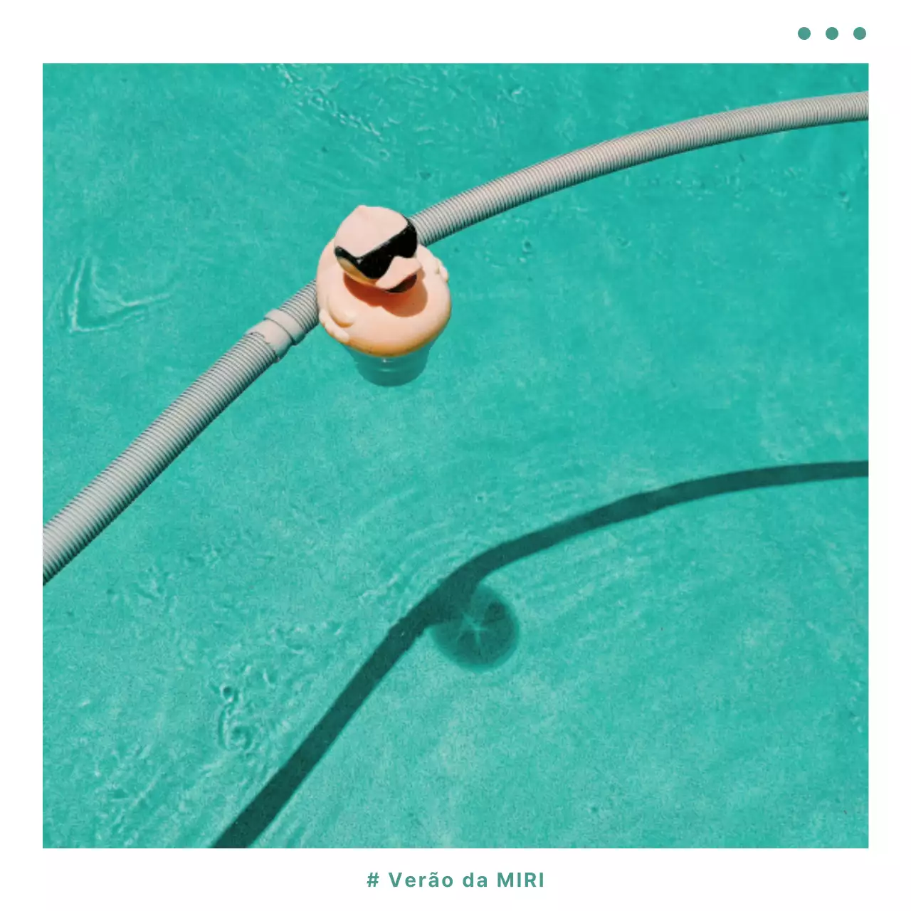 Álbum de viagem de verão minimalista em menta e branco