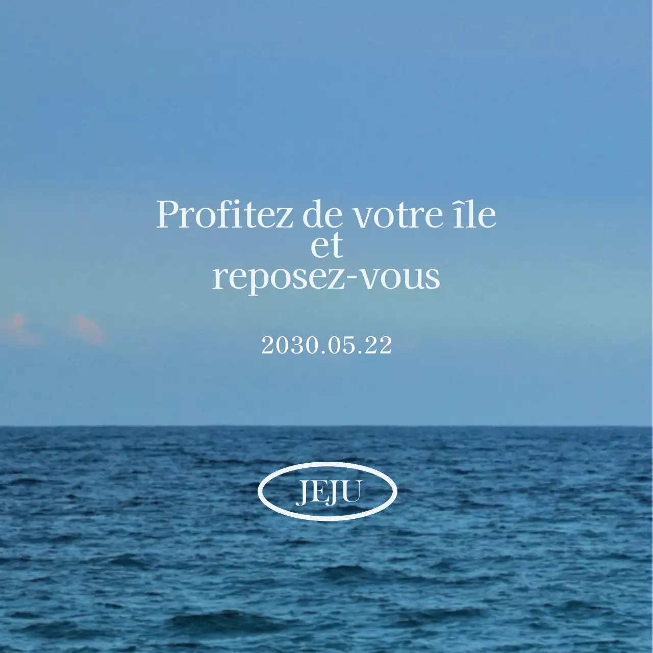 Concevoir un produit touristique textuel émotionnel avec une photo de l'océan apaisante et émouvante en toile de fond