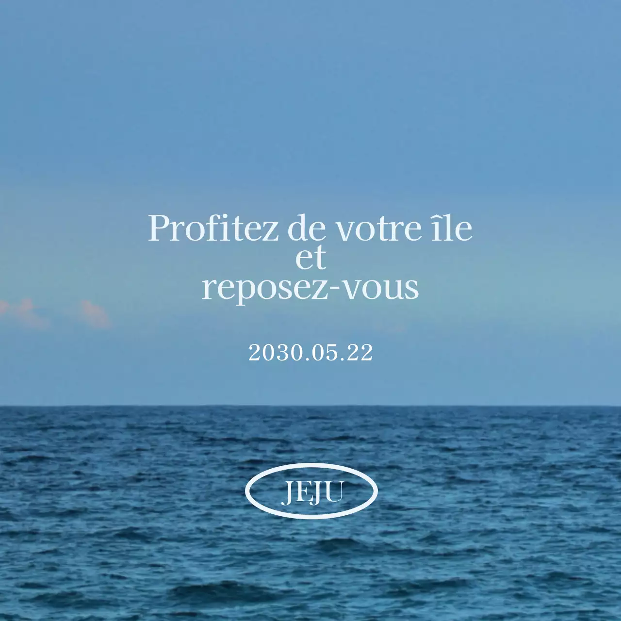 Concevoir un produit touristique textuel émotionnel avec une photo de l'océan apaisante et émotionnelle en toile de fond