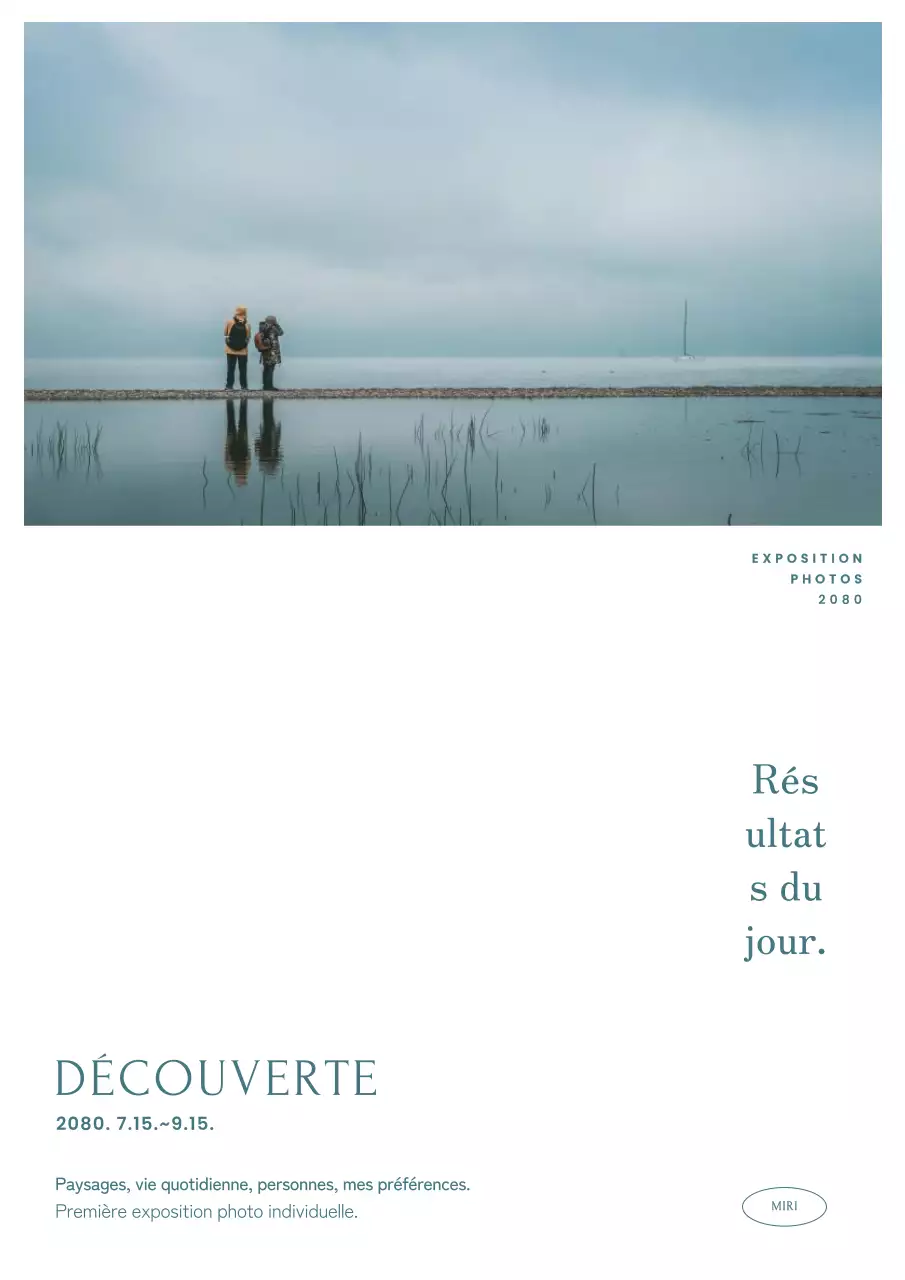 Publicité simple de l'exposition en bleu clair.