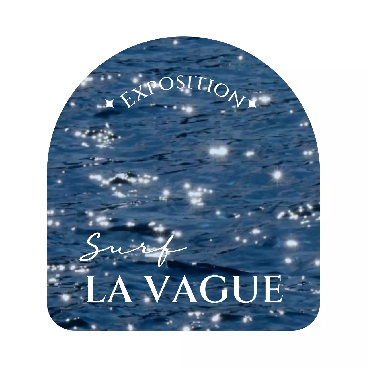 Marchandise d'exposition cool et sentimentale avec des photos de mer et des polices de caractères avec empattement dans un cadre arrondi.