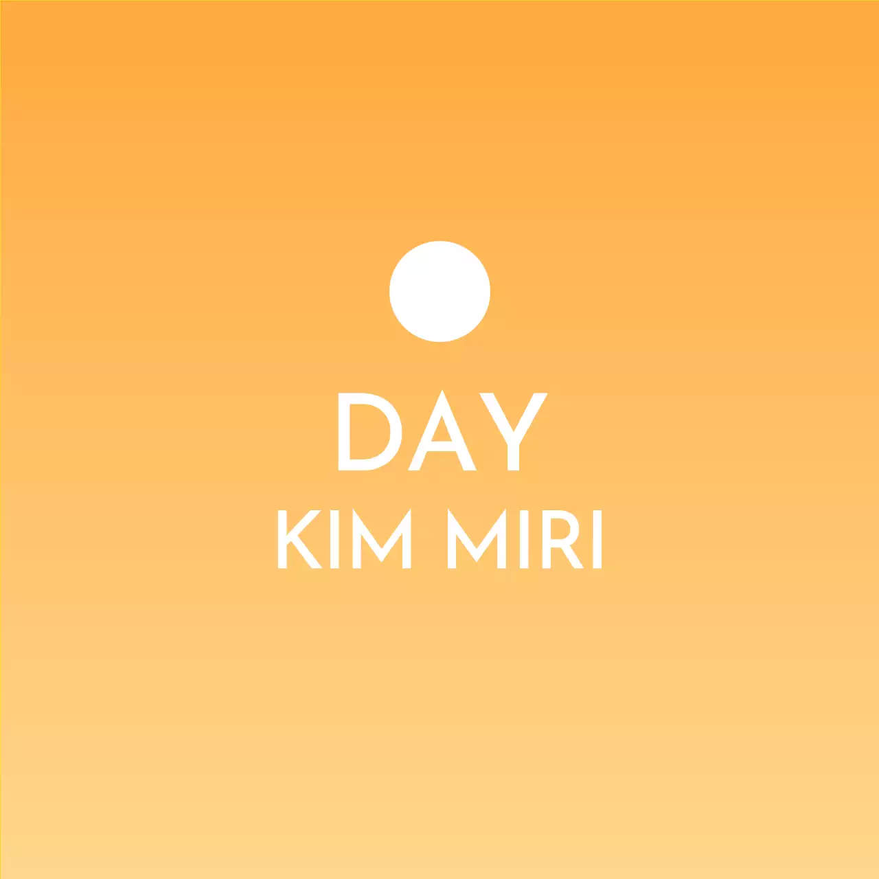 太陽と月が浮かぶグラデーションが印象的なすっきりとしたデザイン。