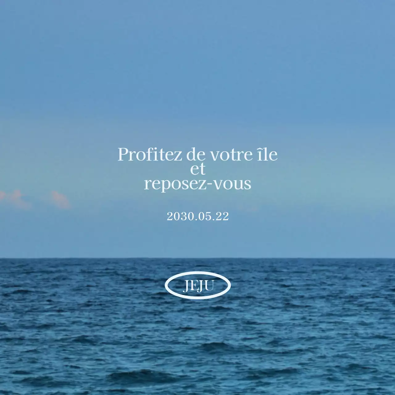 Concevoir un produit touristique textuel émotionnel avec une photo de l'océan apaisante et émotionnelle en toile de fond