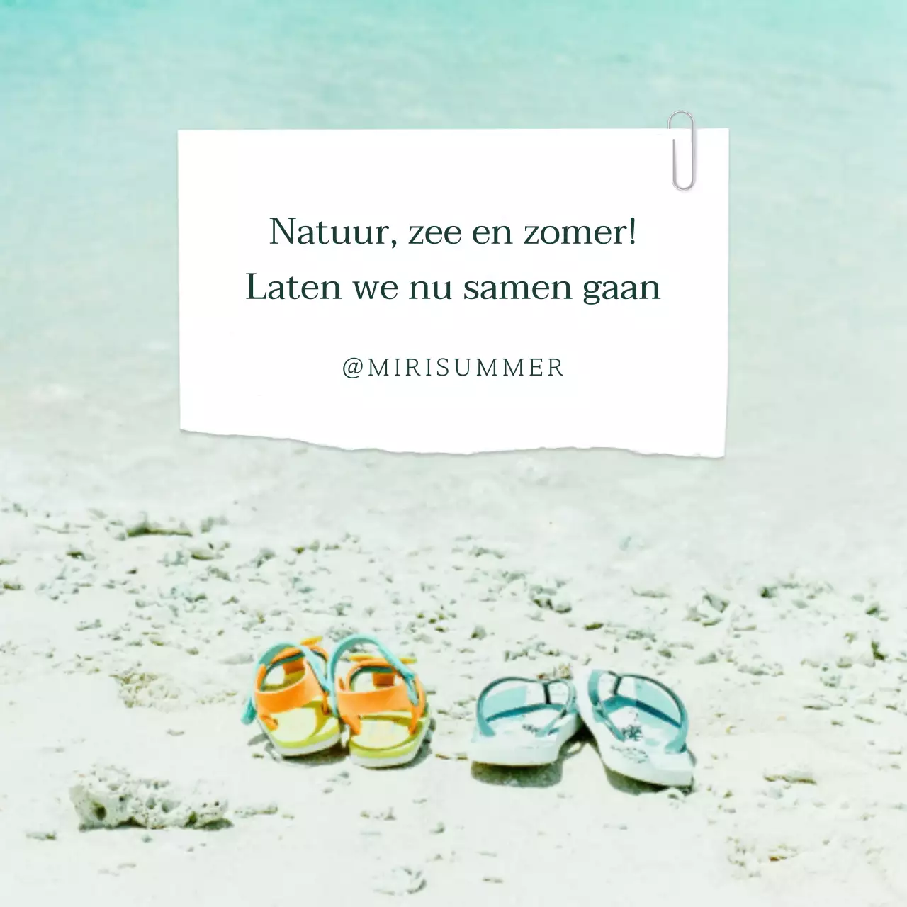 Een minimalistische zomerse zeereis in lichtblauw en wit