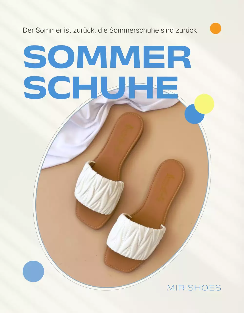 Moderne Sommersandalen der Saison in Hellblau und Elfenbein