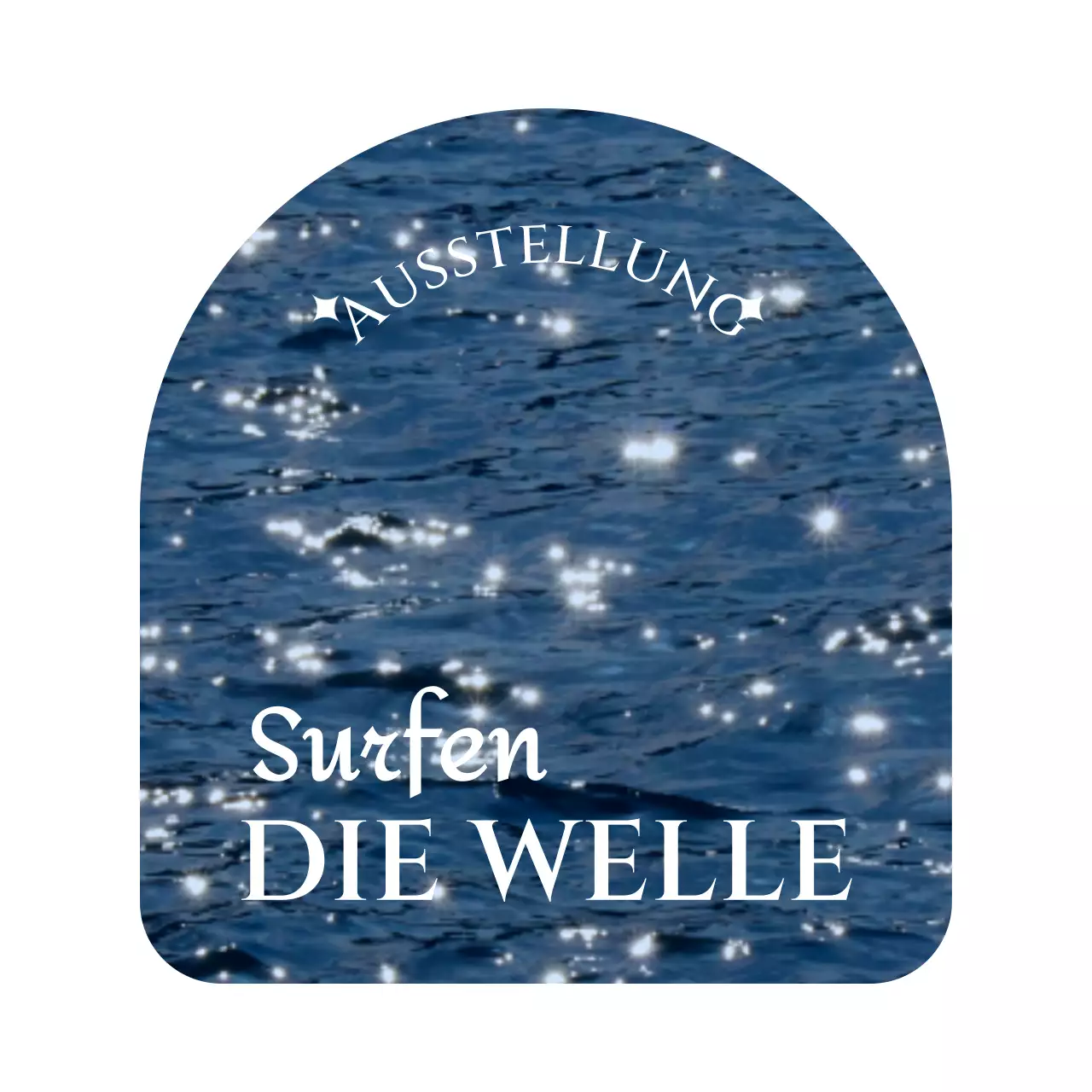 Cooles und sentimentales Ausstellungsgut mit Meeresfotos und Serifenschriften in einem rundbogigen Rahmen.