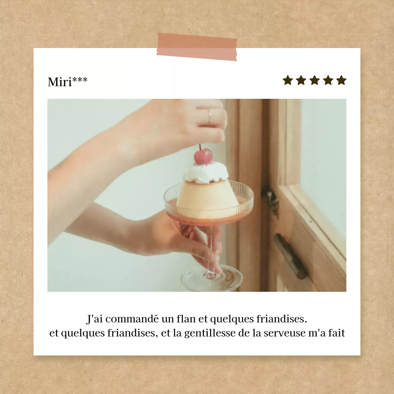 Une revue d'un café d'été minimaliste en brun et blanc