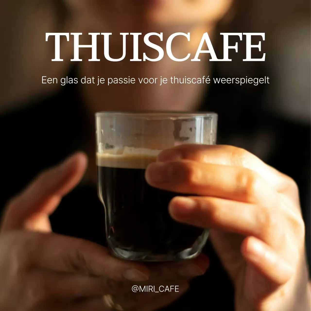 Moderne zomer thuis koffie in bruin en wit post