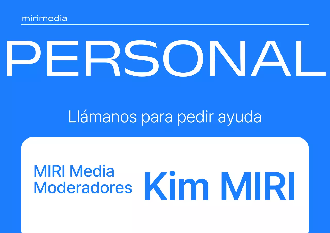 Sobre unas sencillas etiquetas azules y blancas para el personal del evento