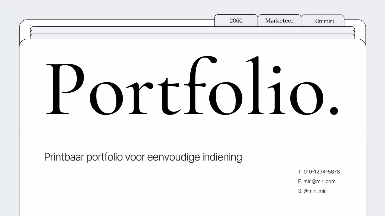 Portfolio met eenvoudig mappenframe in wit