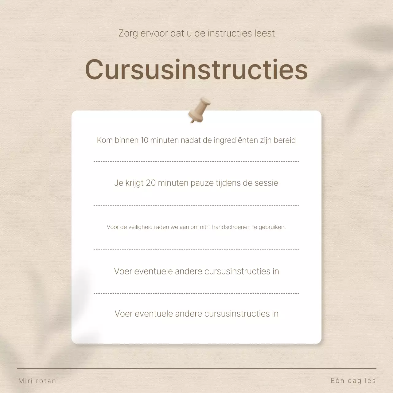 Eenvoudig zomerinterieur in beige en bruin Promoot de creatie van rotan accessoires