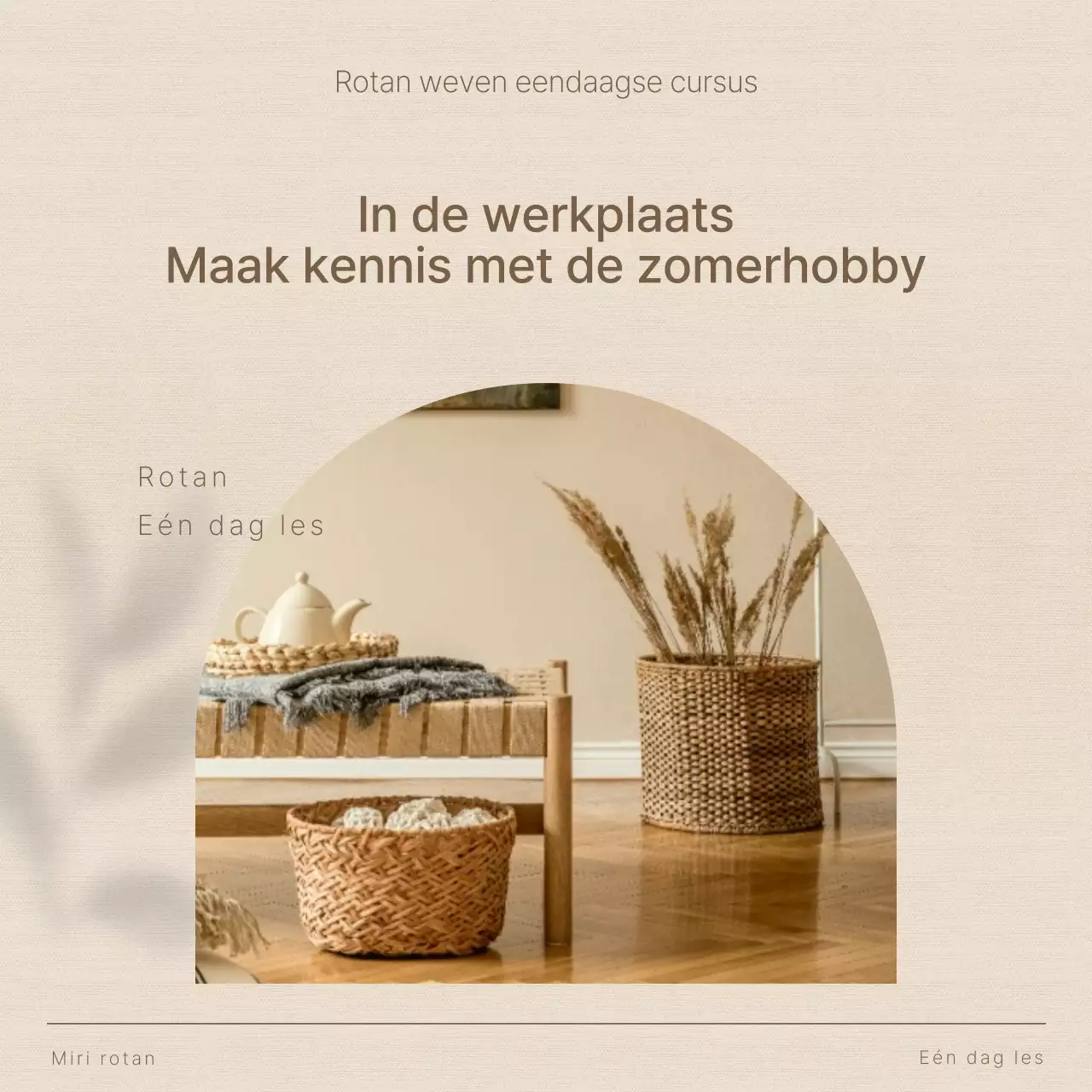 Eenvoudig zomerinterieur in beige en bruin Promoot de creatie van rotan accessoires
