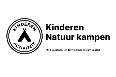 Minimalistisch natuurbelevingskamp logo