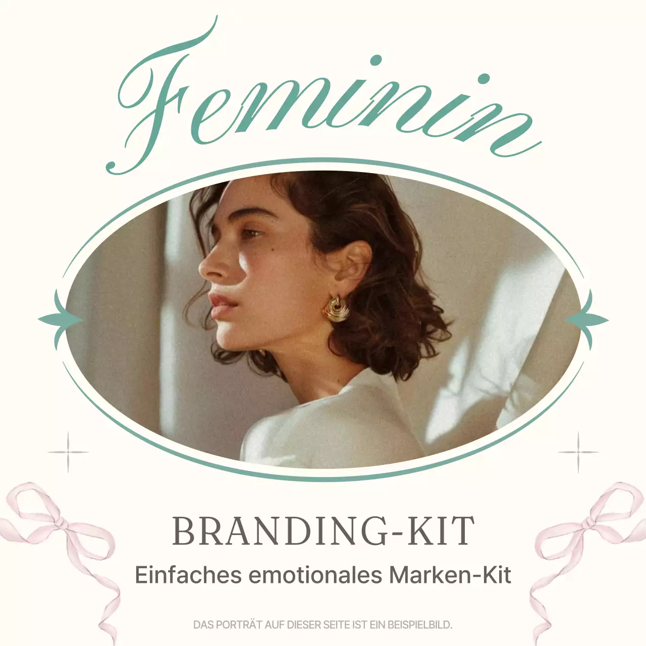 Werbung für eine minimalistische Modemarke in Beige und Mint