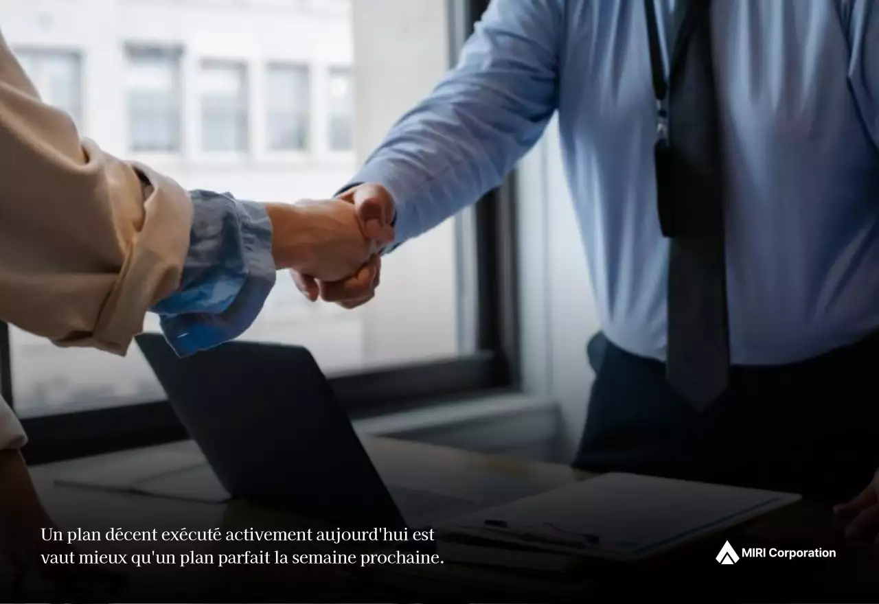 Un calendrier d'entreprise simple en gris