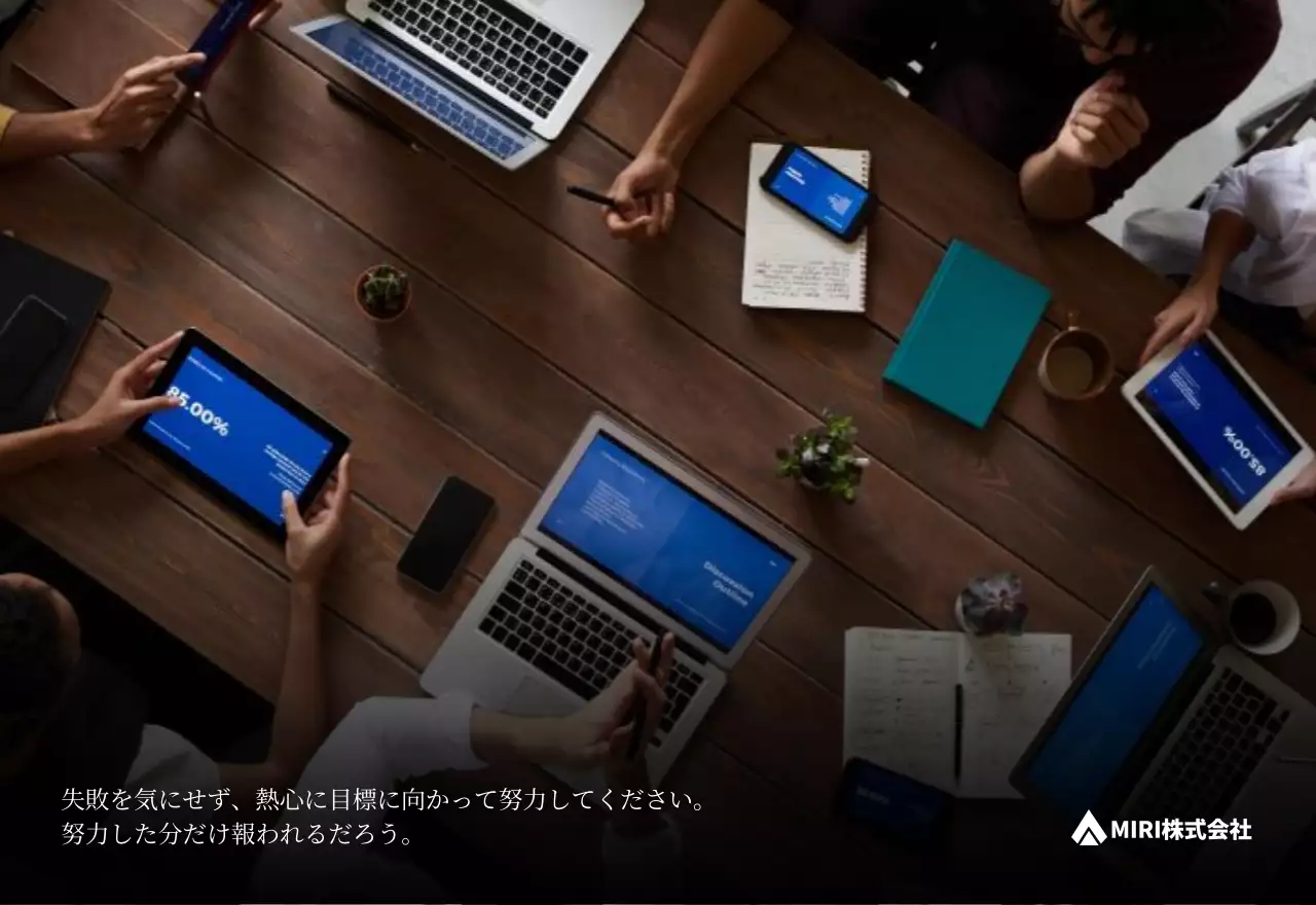 グレーのシンプルな企業カレンダー