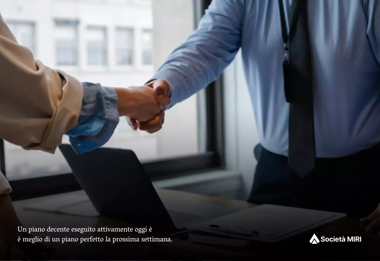 Un semplice calendario aziendale in grigio