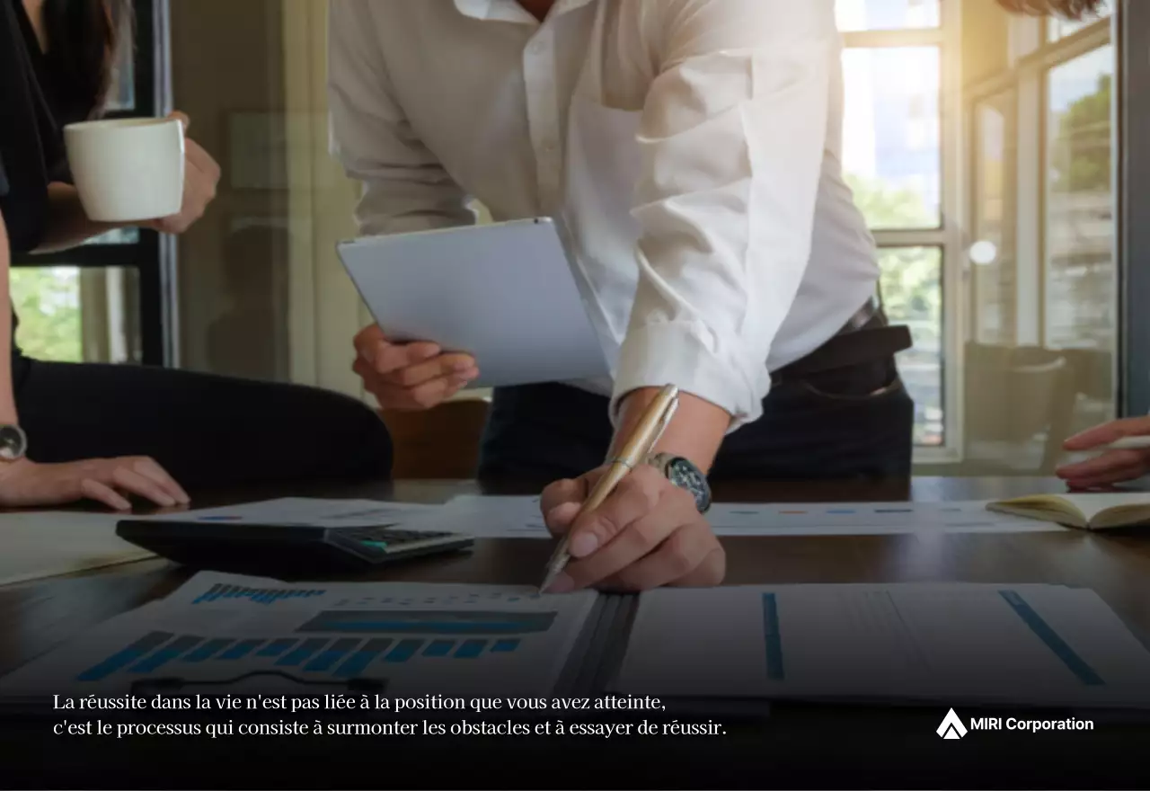 Un calendrier d'entreprise simple en gris