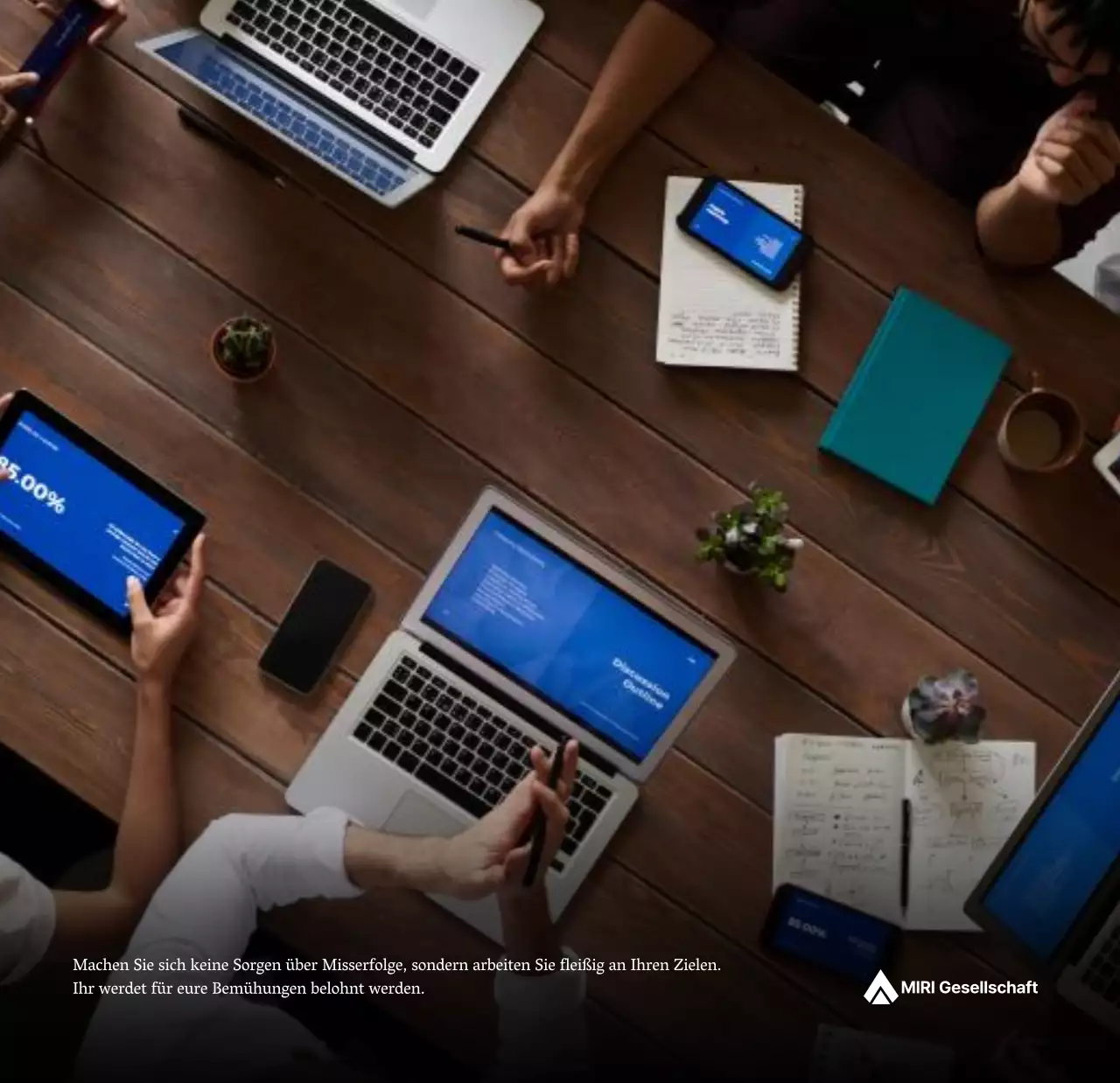 Ein einfacher Unternehmenskalender in Grau