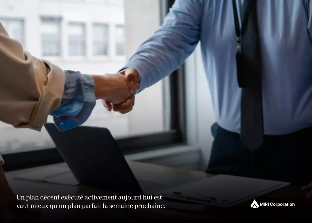 Un calendrier d'entreprise simple en gris