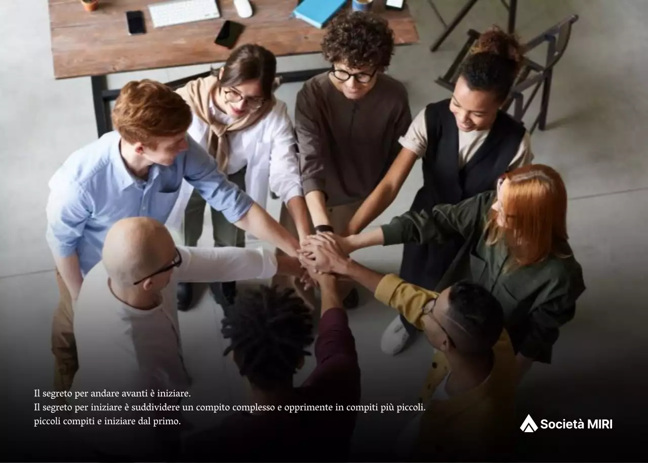 Un semplice calendario aziendale in grigio