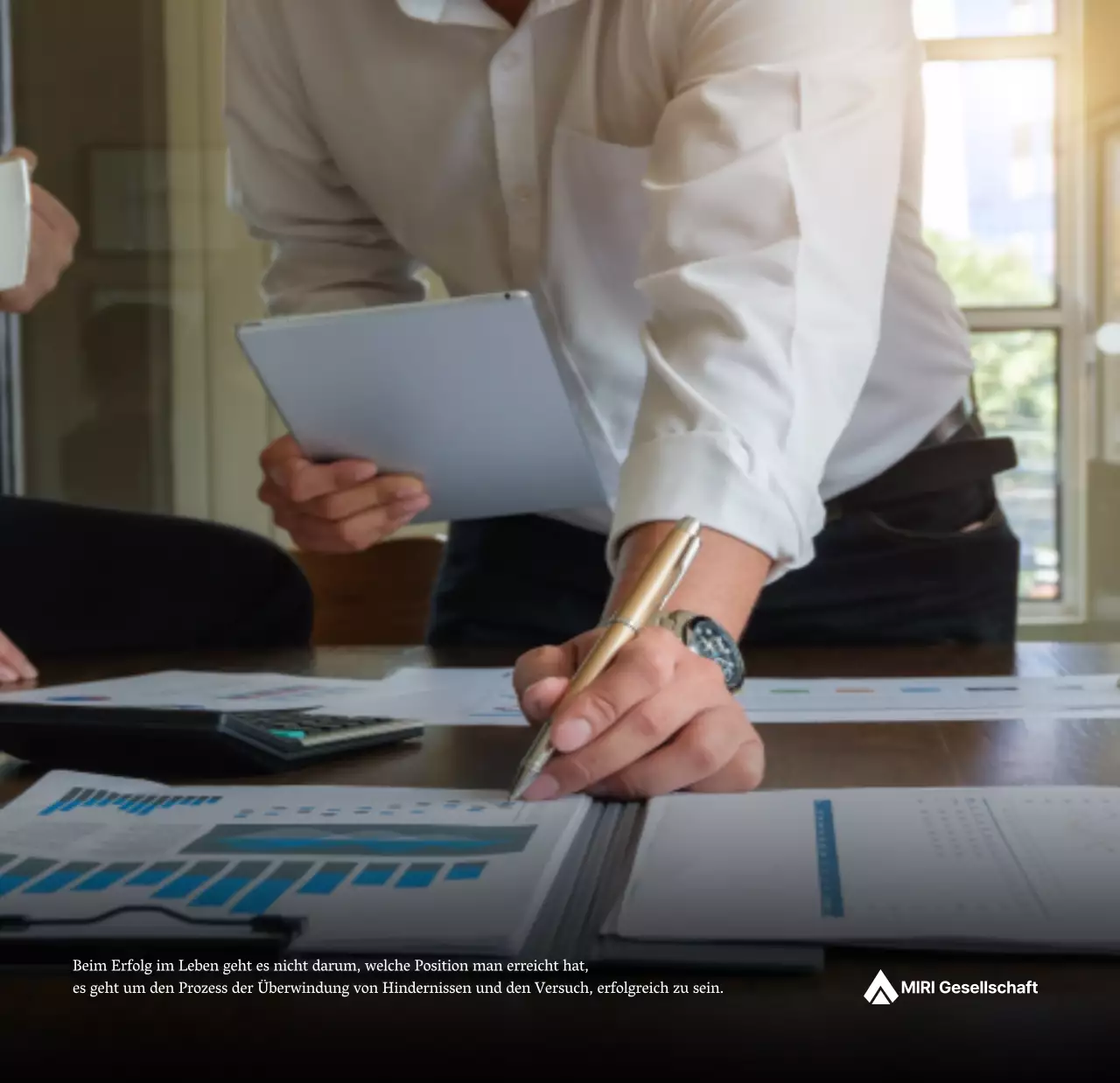 Ein einfacher Unternehmenskalender in Grau