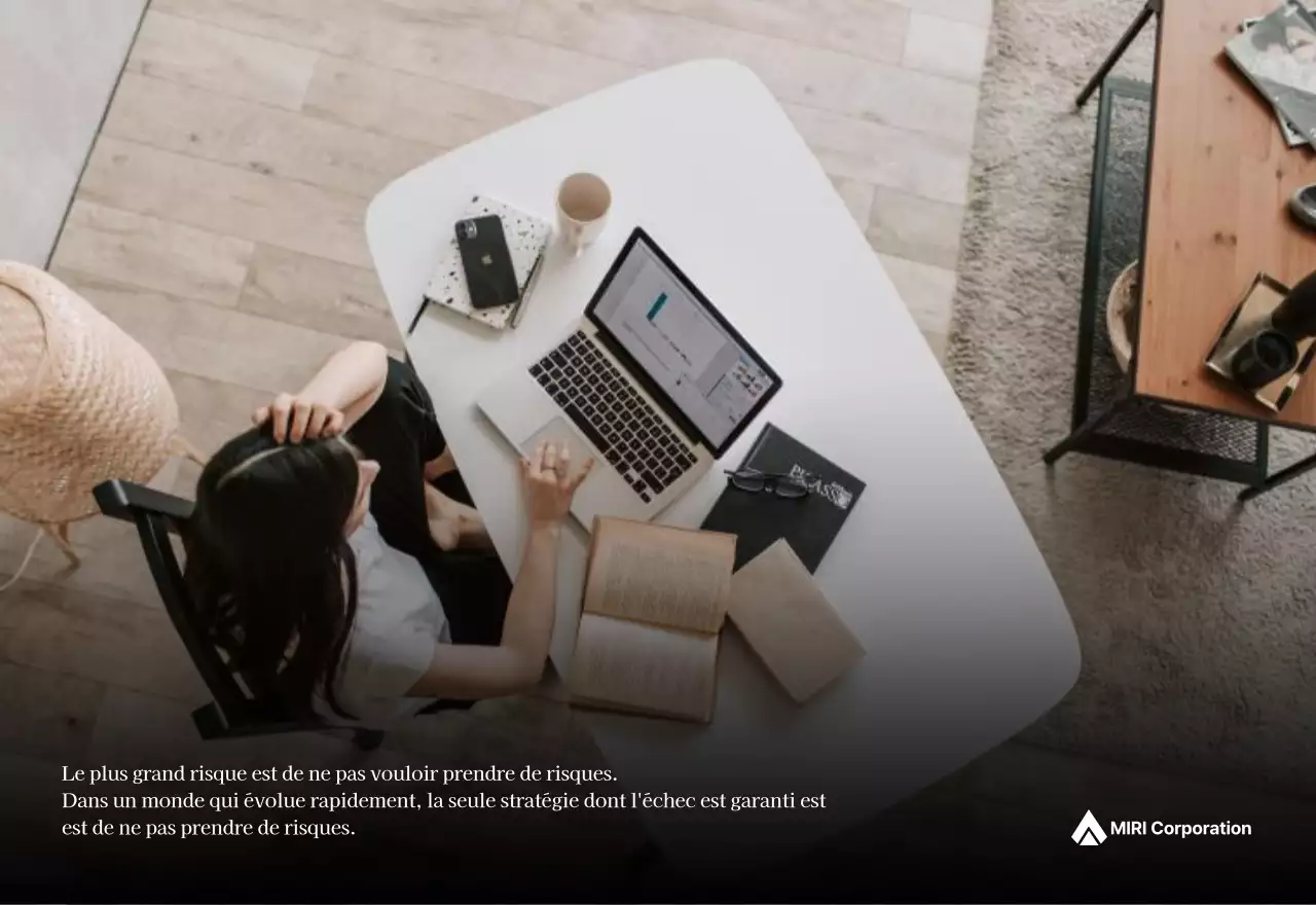 Un calendrier d'entreprise simple en gris