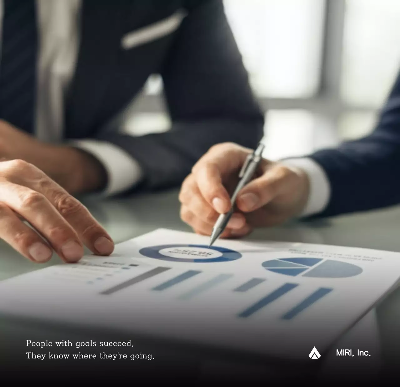 Lịch công ty đơn giản màu xám