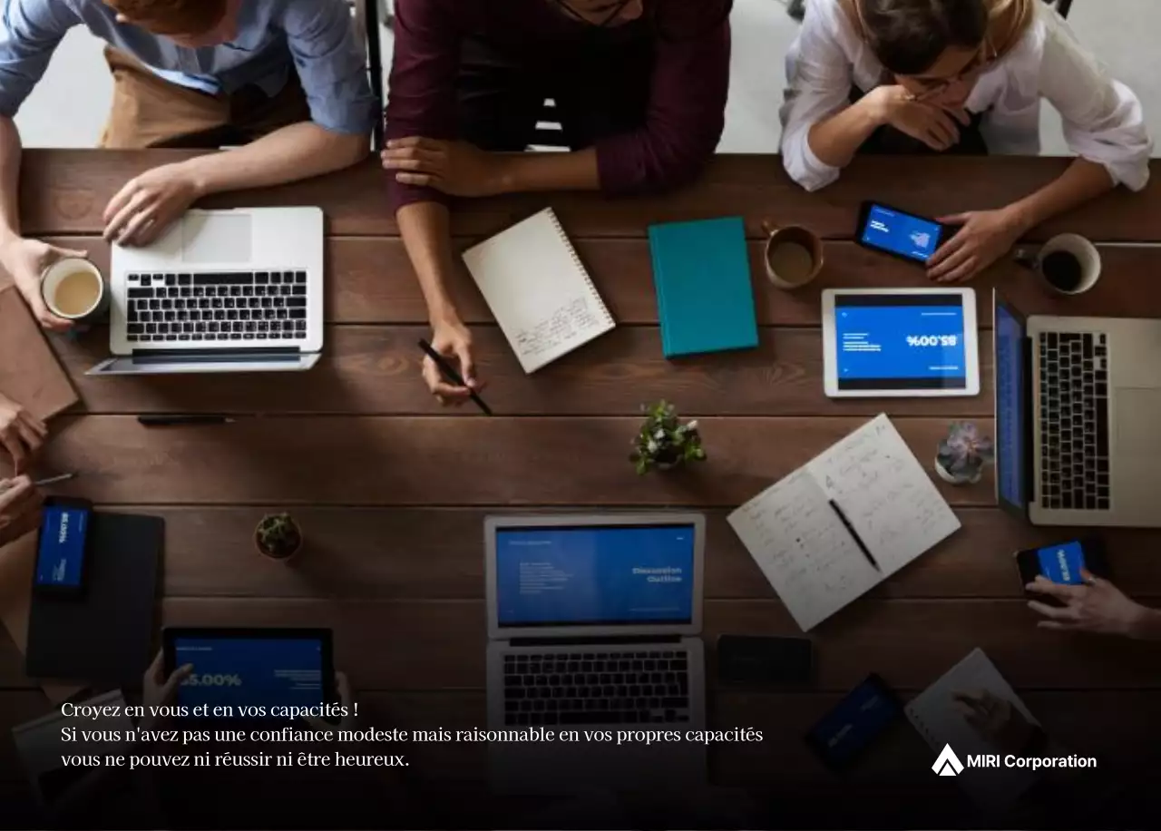 Un calendrier d'entreprise simple en gris