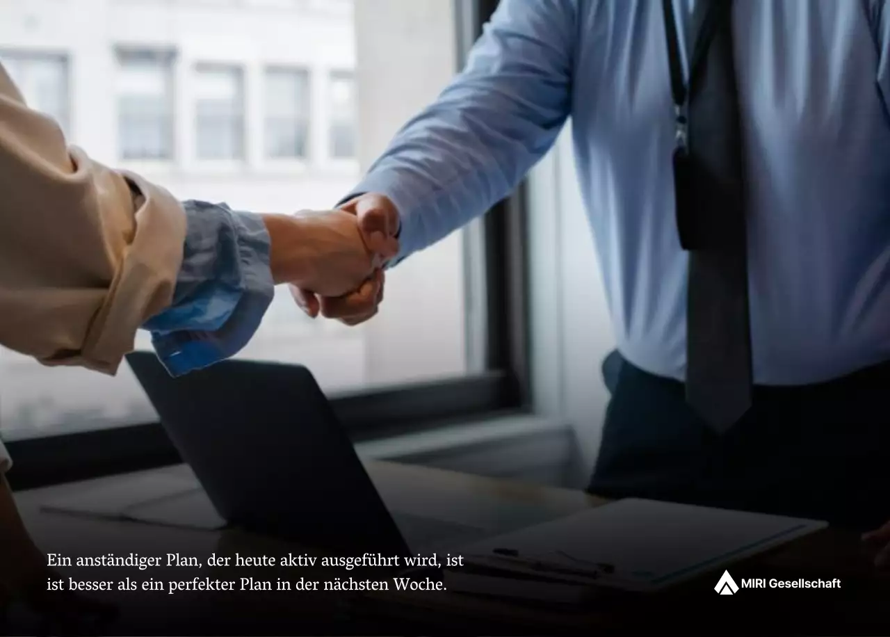 Ein einfacher Unternehmenskalender in Grau