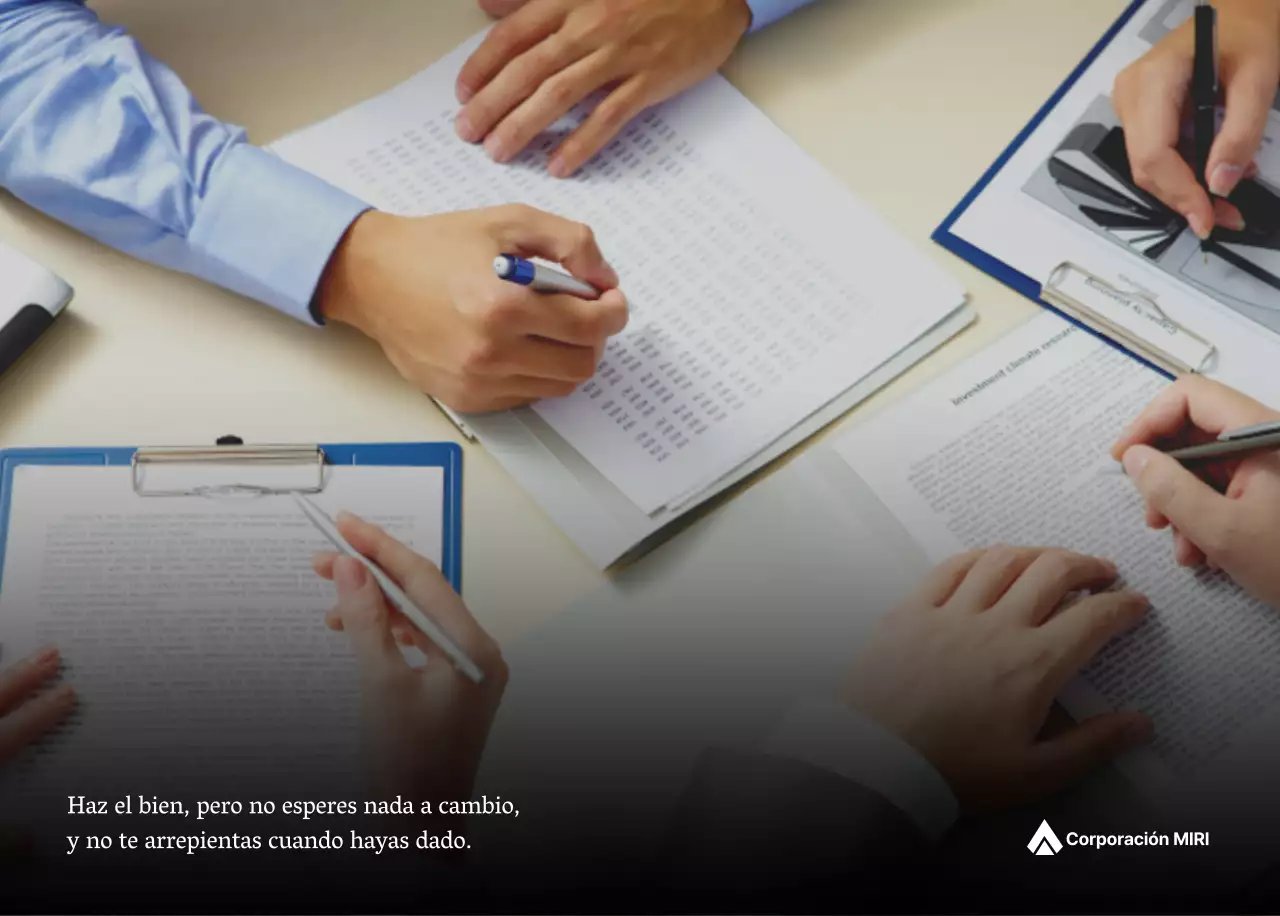 Un sencillo calendario corporativo en gris