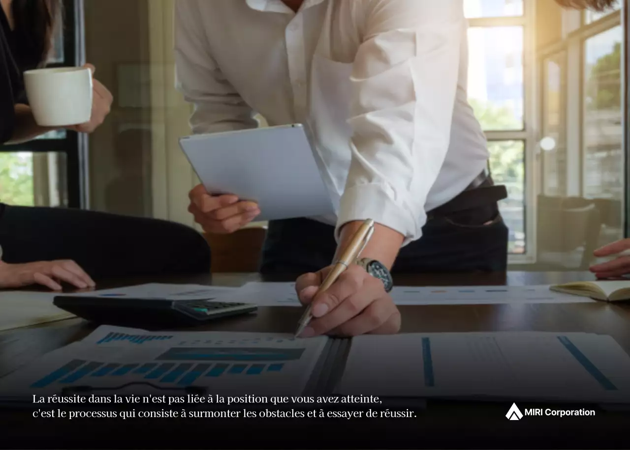 Un calendrier d'entreprise simple en gris