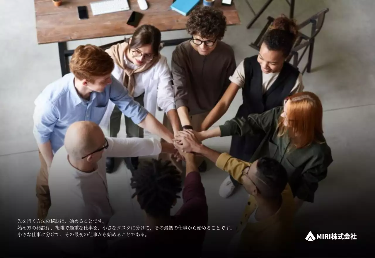 グレーのシンプルな企業カレンダー