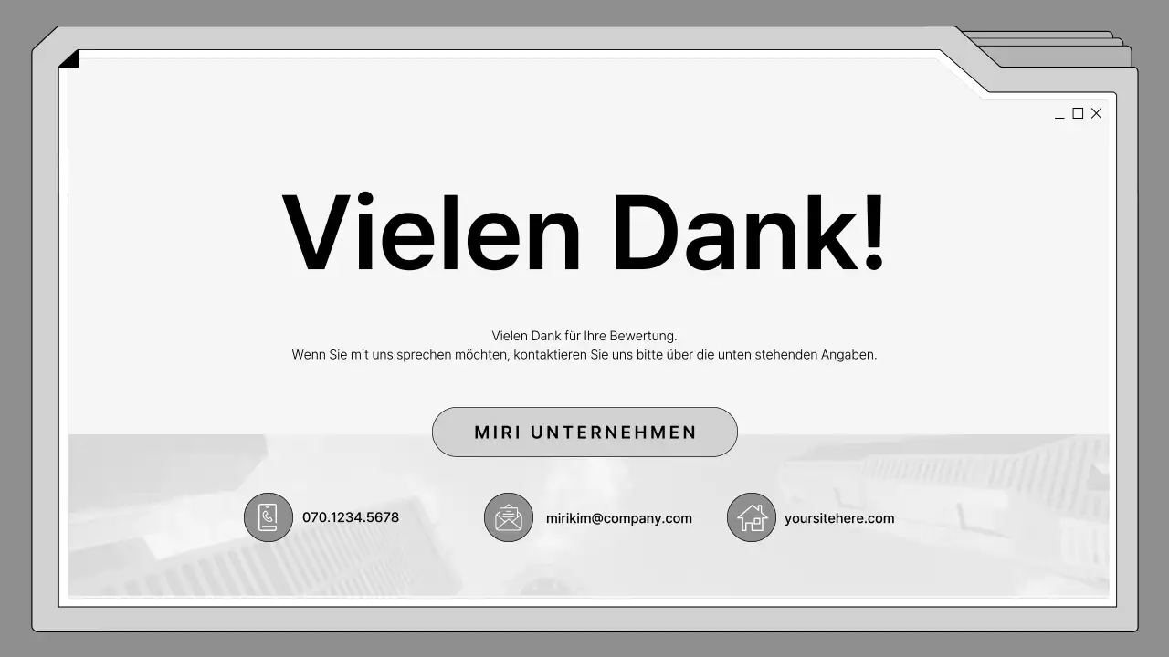 Schwarzer und weißer, sauber gerahmter Vorschlag in einem Aktenordner