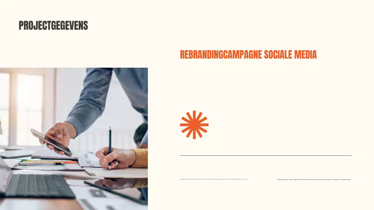 Oranje moderne portfolio documentpresentatie