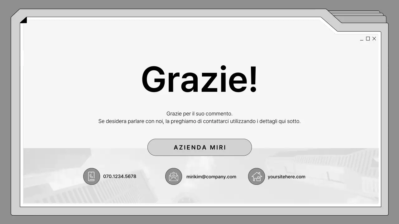 Proposta in bianco e nero, ordinatamente incorniciata in una cornice per fascicoli