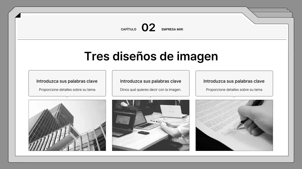 Propuesta en blanco y negro, cuidadosamente enmarcada en un archivador