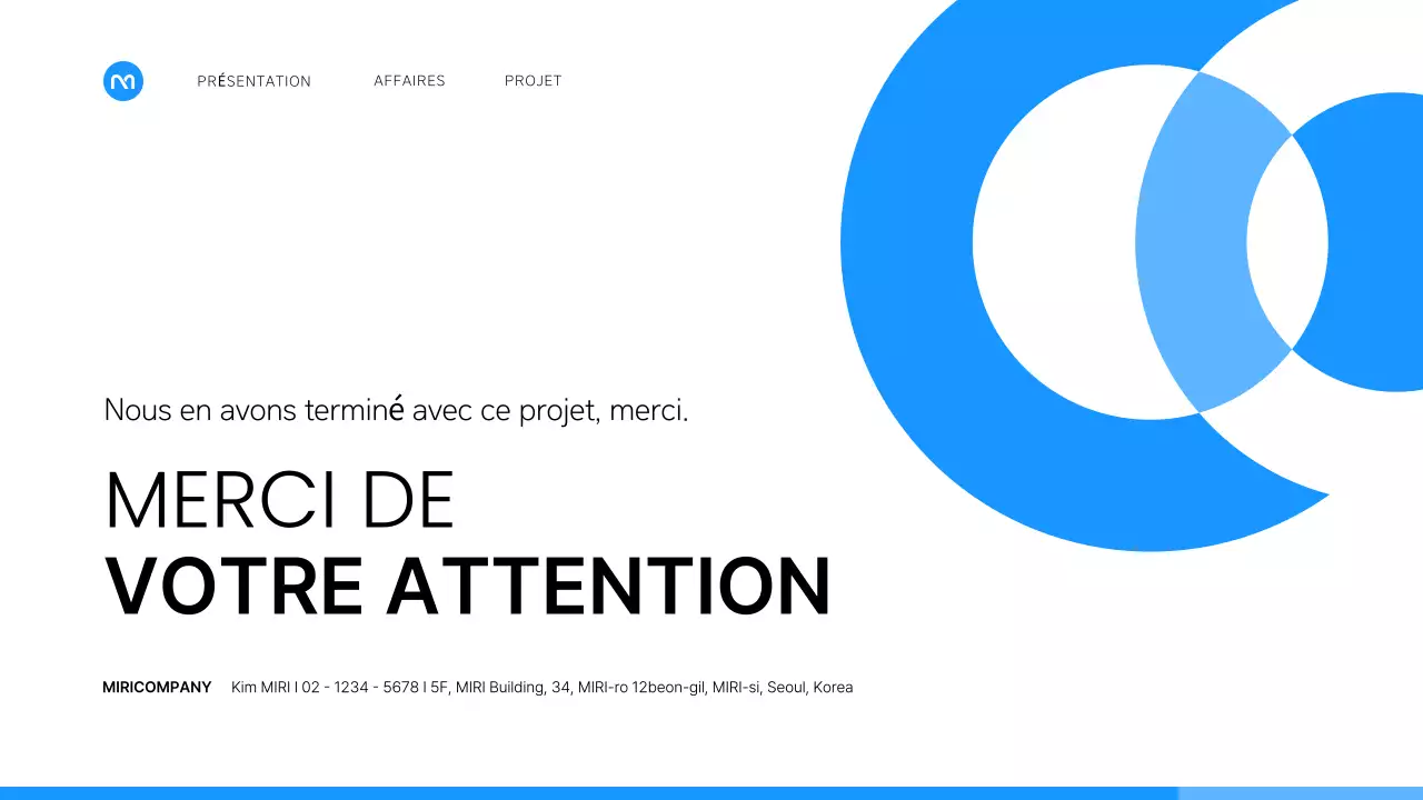 Un plan d'affaires simple en blanc et bleu