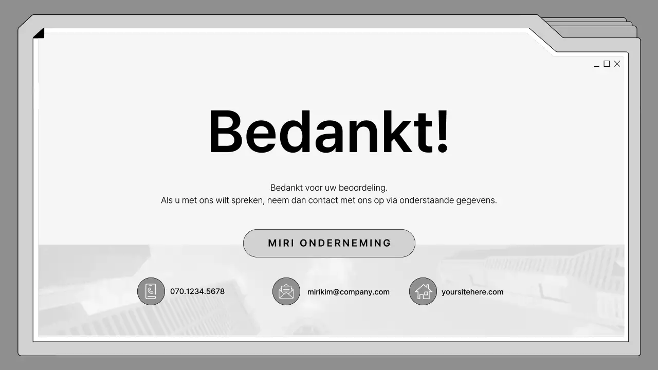 Zwart-wit, netjes ingelijst voorstel in een bestandsframe