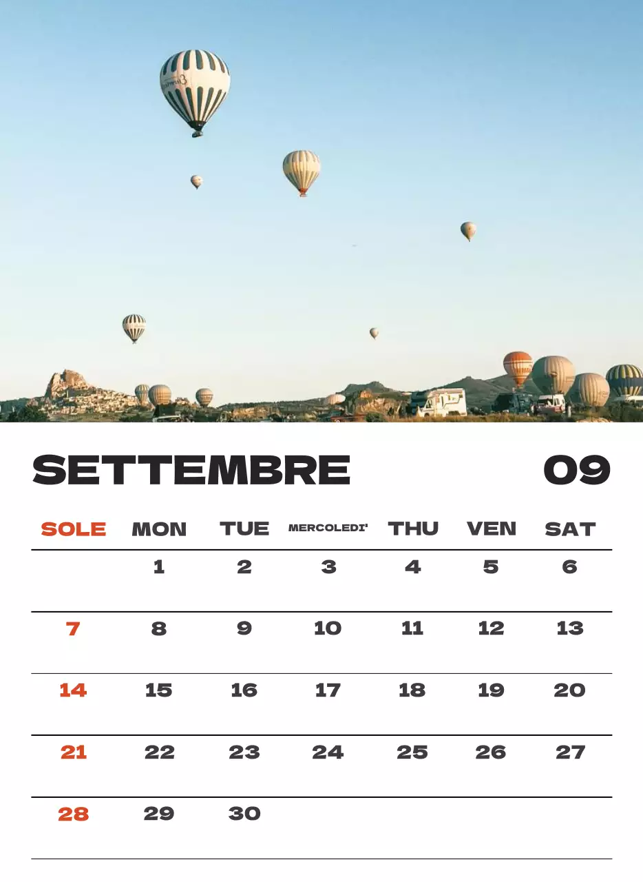 Calendario pulito con foto del cielo