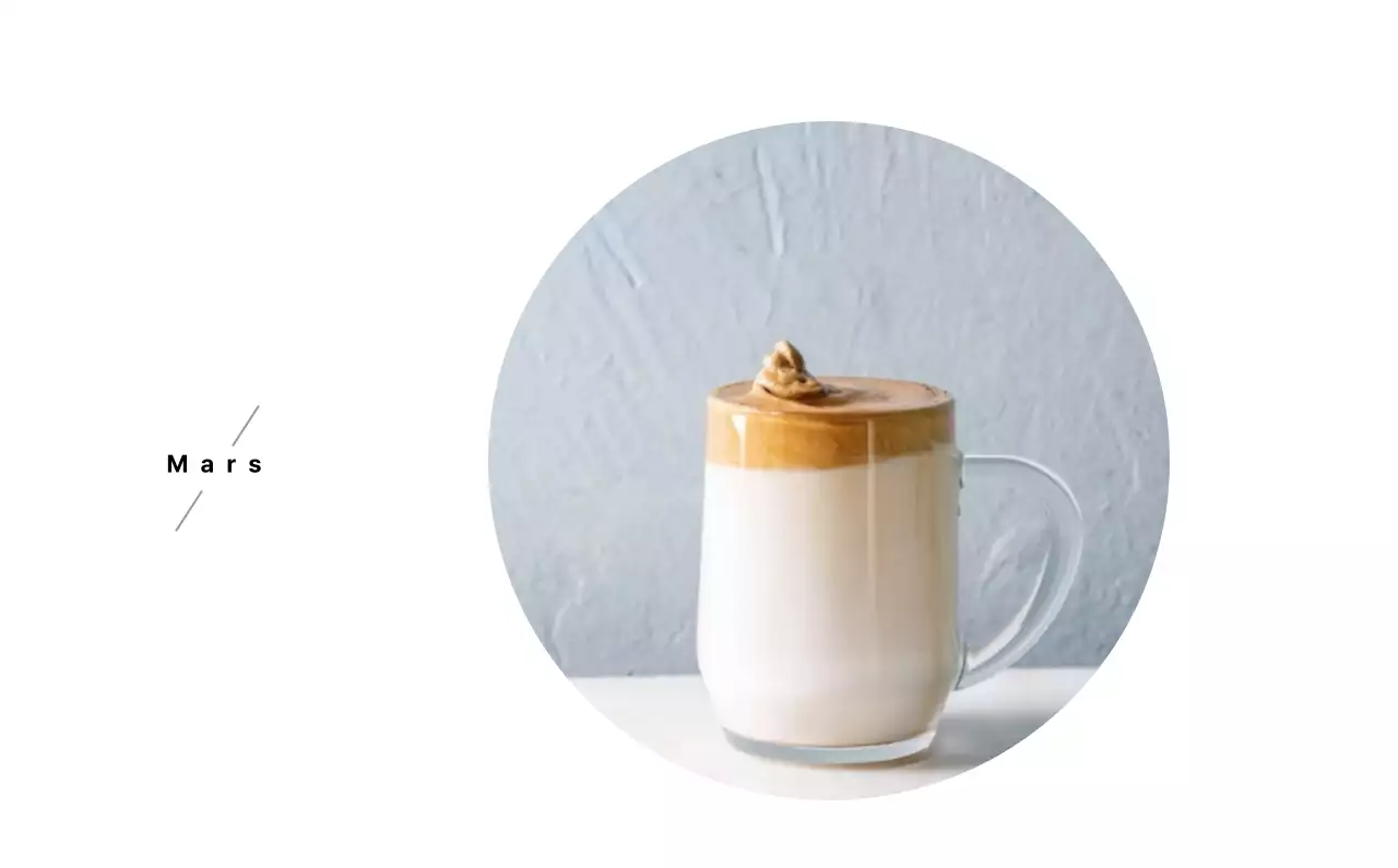 Un café sentimental blanc et brun