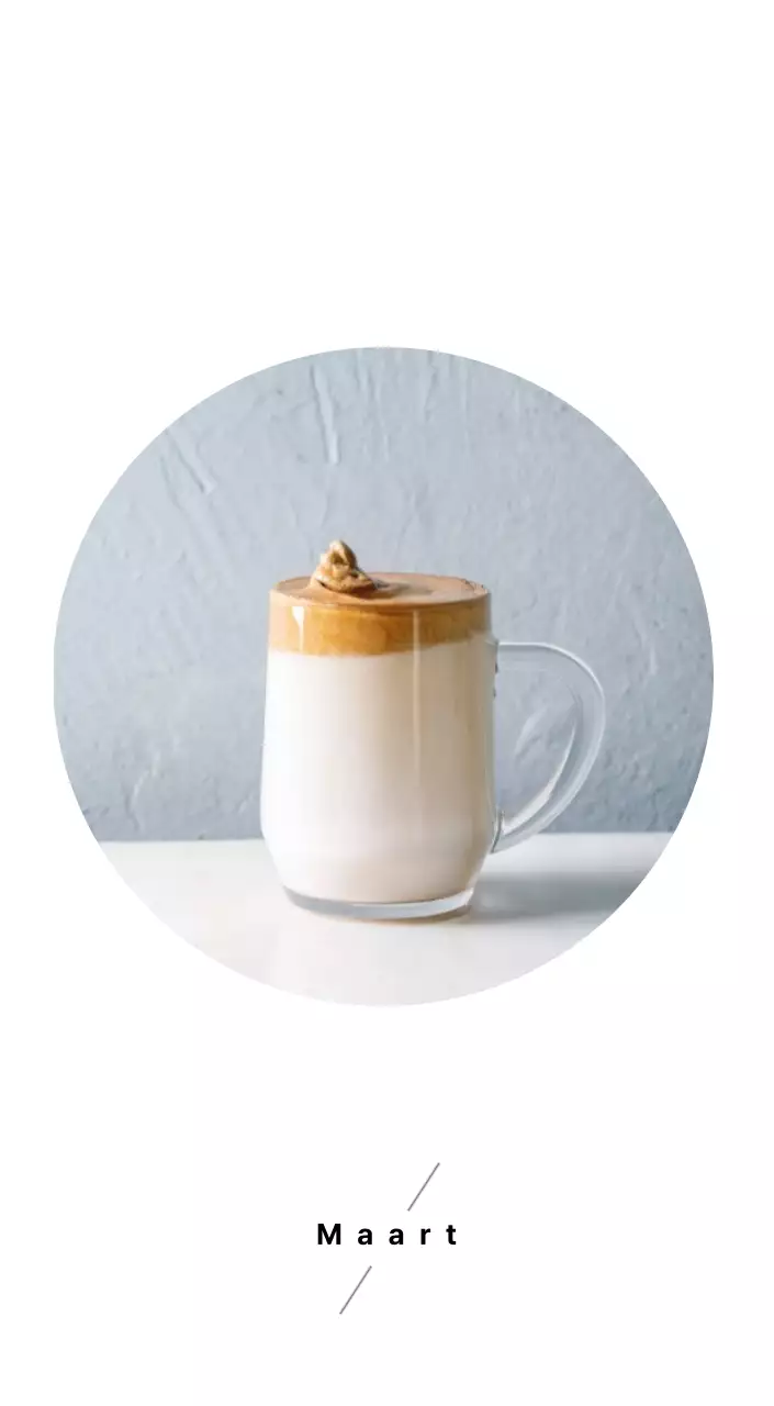 Eenvoudige bureaukalender met koffiefoto's voor cafés in witte tinten