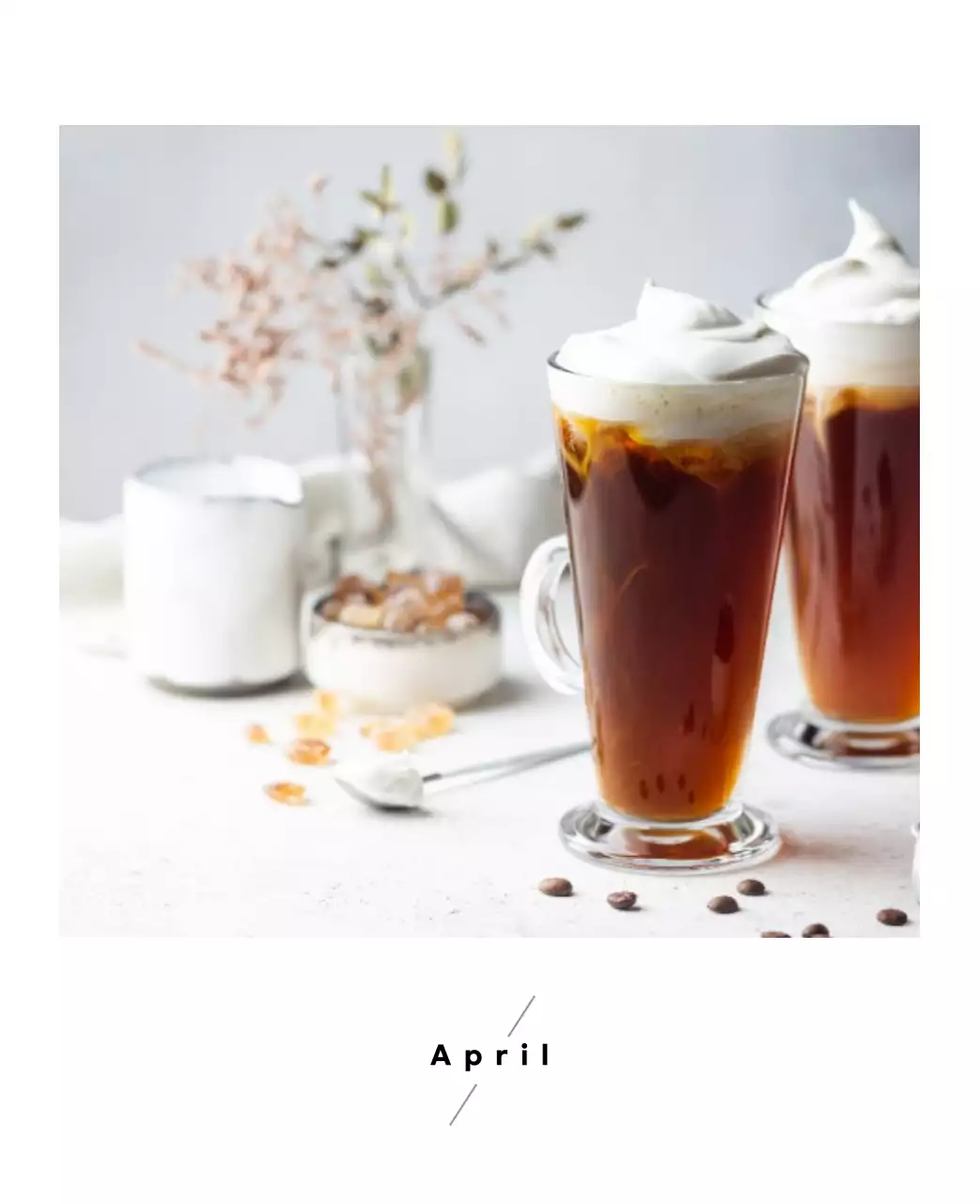 Eenvoudige bureaukalender met koffiefoto's voor cafés in witte tinten